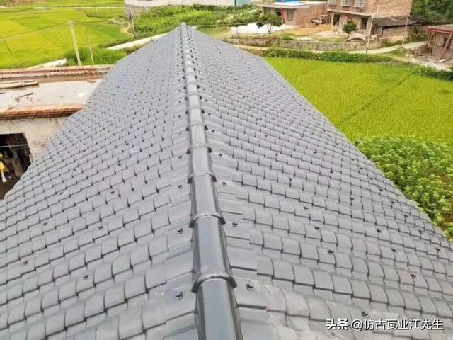 還在為舊房屋面翻新承重問題考慮嗎？樹脂小青瓦幫你解決承重