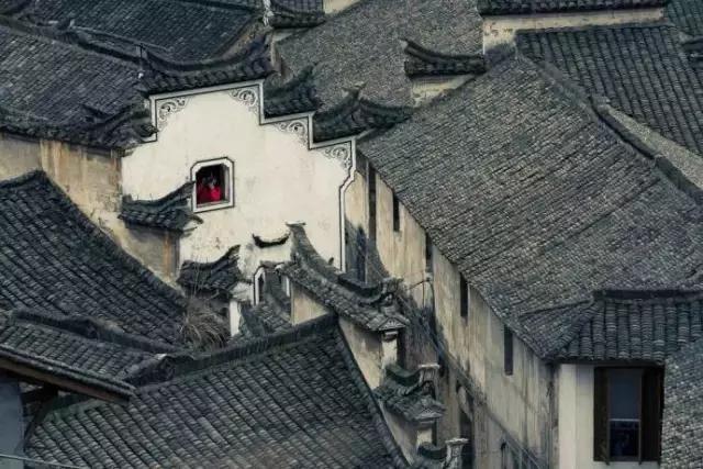 青瓦灰墻，高瓴飛檐，處處消磨時(shí)光