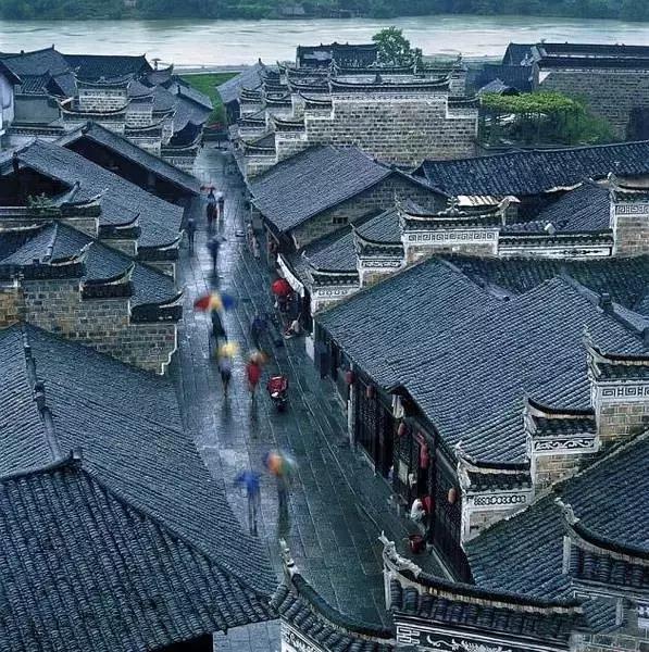 青瓦灰墻，高瓴飛檐，處處消磨時(shí)光