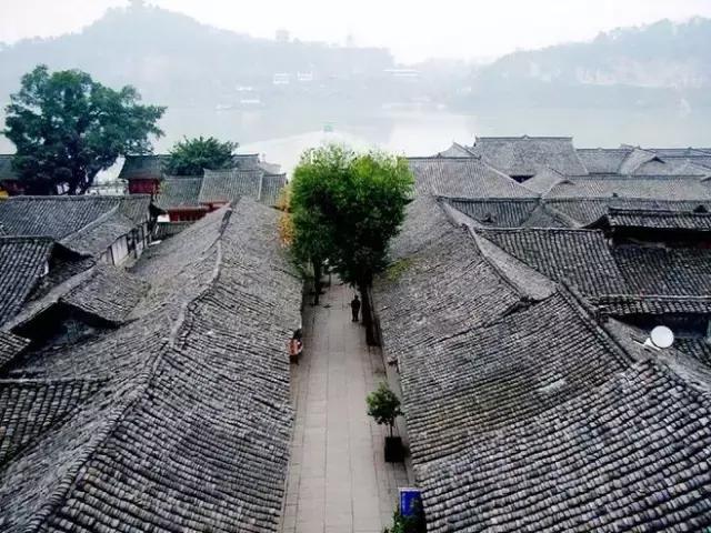 青瓦灰墻，高瓴飛檐，處處消磨時(shí)光