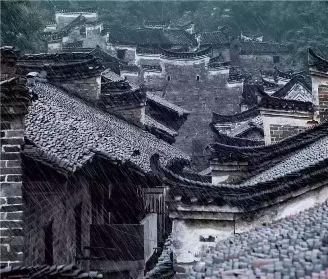 青瓦灰墻，高瓴飛檐，處處消磨時(shí)光