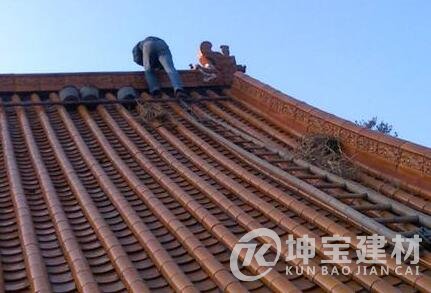 農村屋頂蓋琉璃瓦的坡度多少？多少錢一塊？安裝步驟是什么？